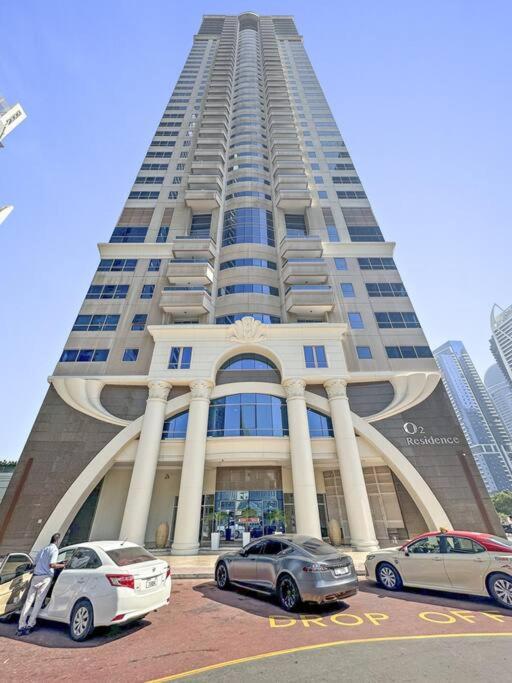 Spacious 1-bedroom In Jlt Apartment Dubai