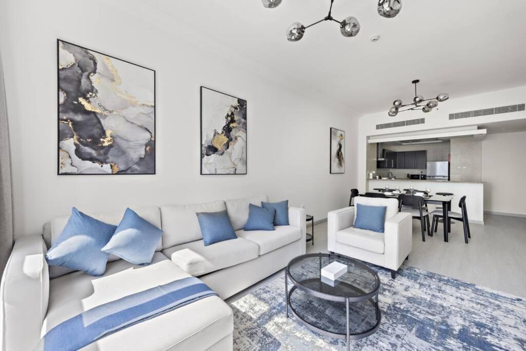 Spacious 1-bedroom In Jlt Apartment Dubai