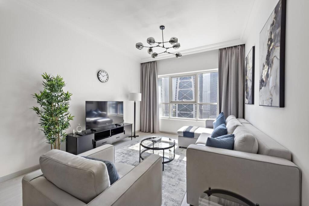 Spacious 1-bedroom In Jlt Apartment *