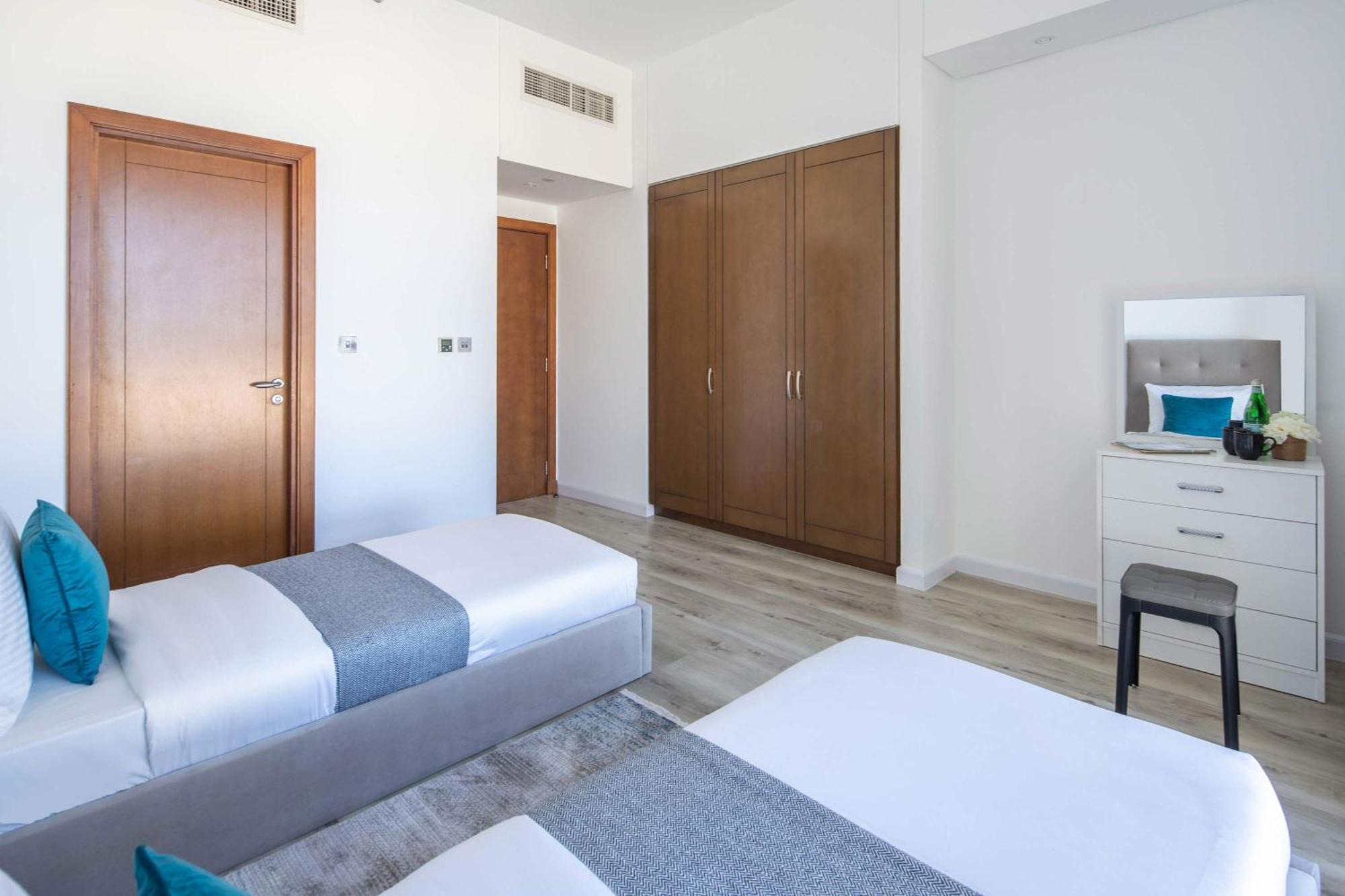 Frank Porter - Marina 3, Palm Jumeirah Apartment Dubai