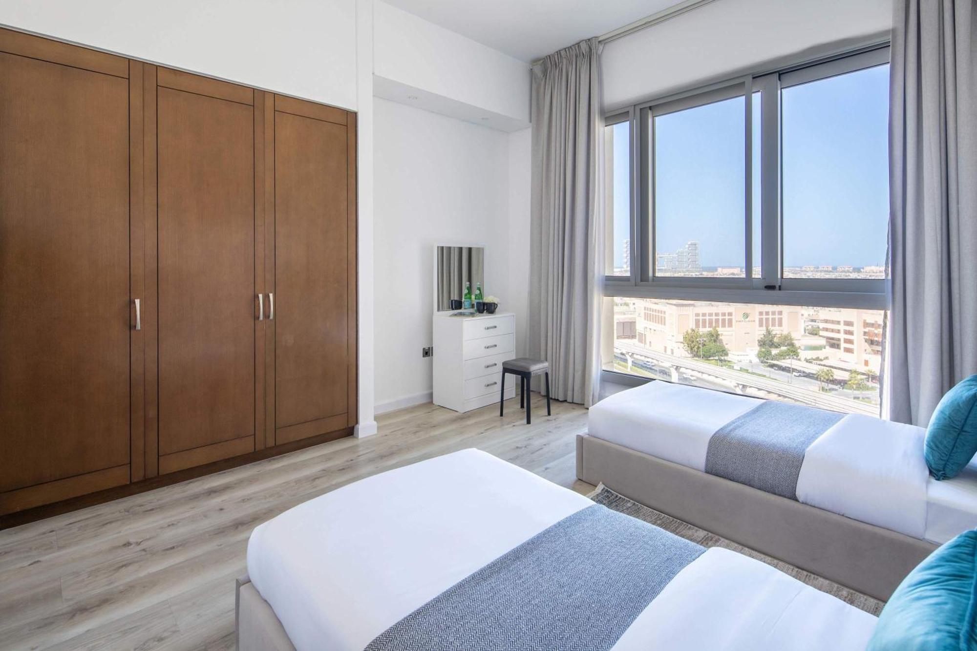 Frank Porter - Marina 3, Palm Jumeirah Apartment