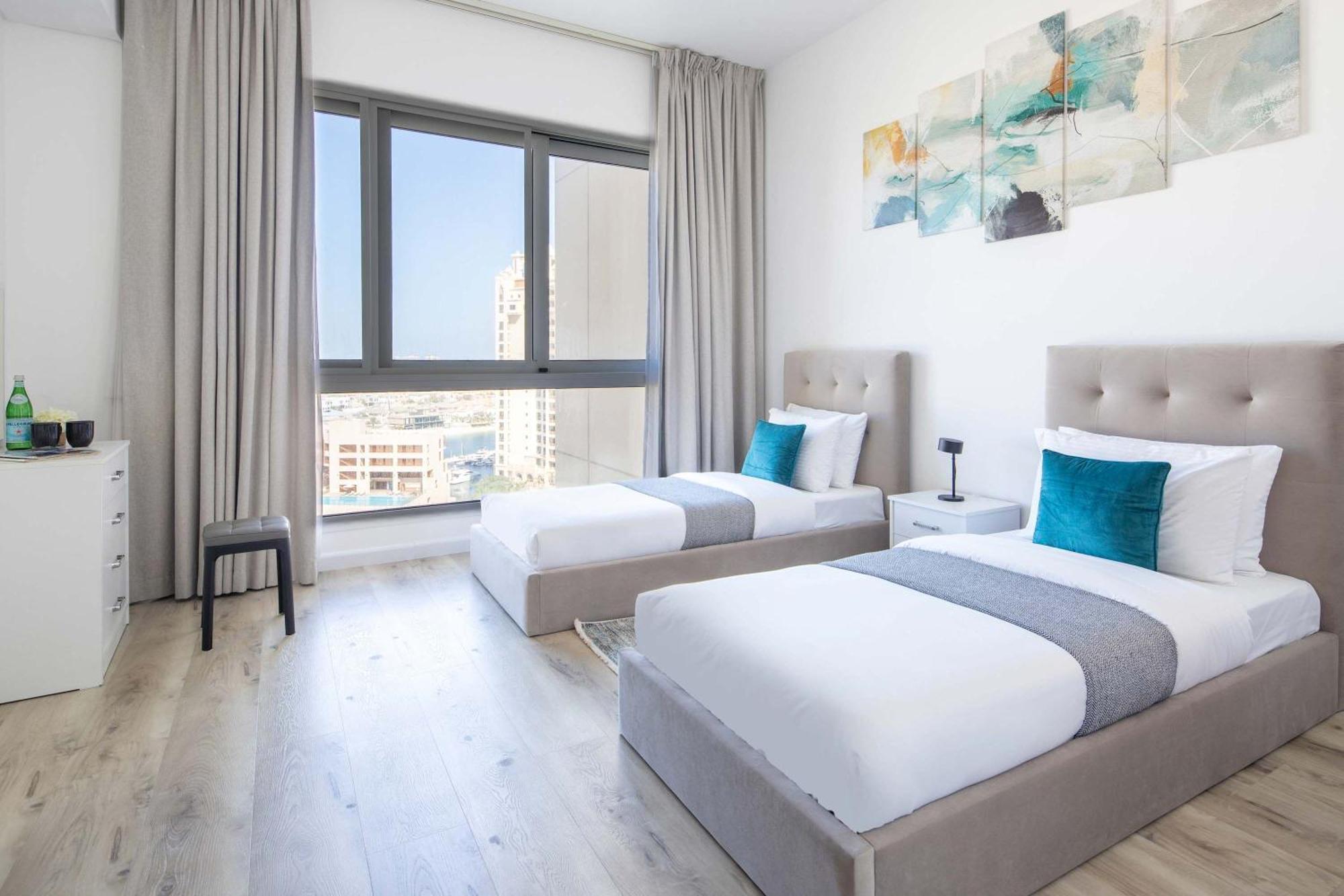 Frank Porter - Marina 3, Palm Jumeirah * Dubai