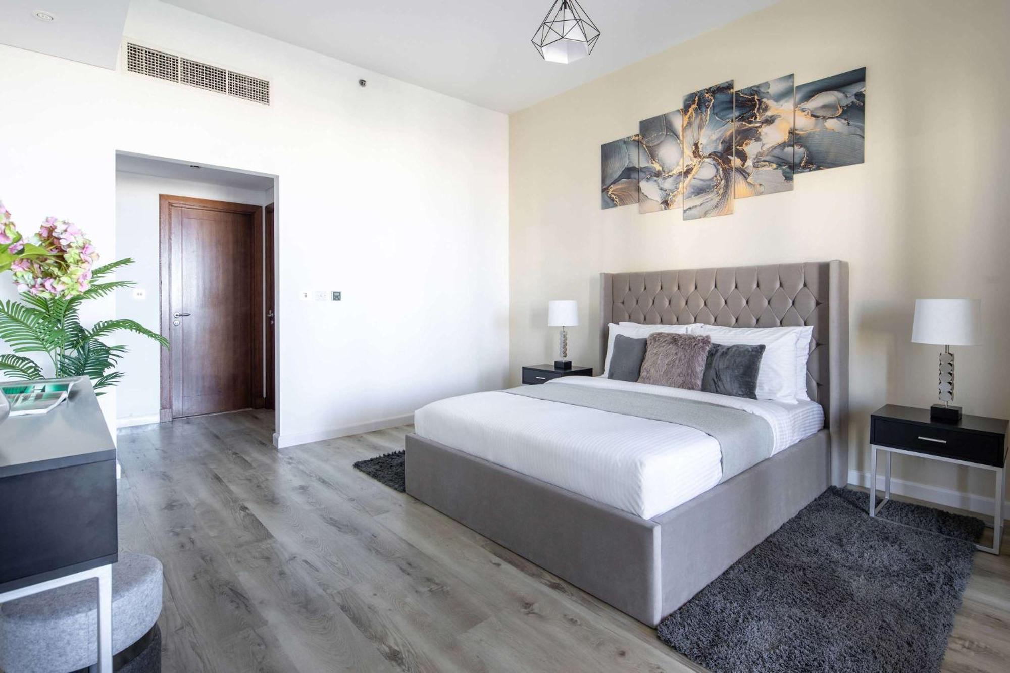 Frank Porter - Marina 3, Palm Jumeirah Apartment Dubai