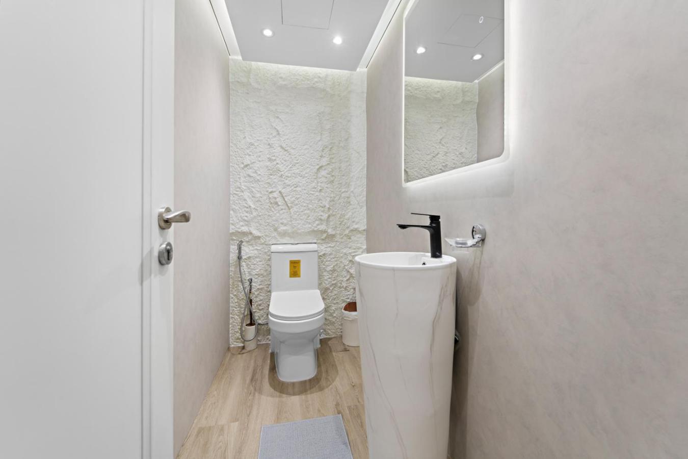 Apartment Stunning 2-bedroom Travo *