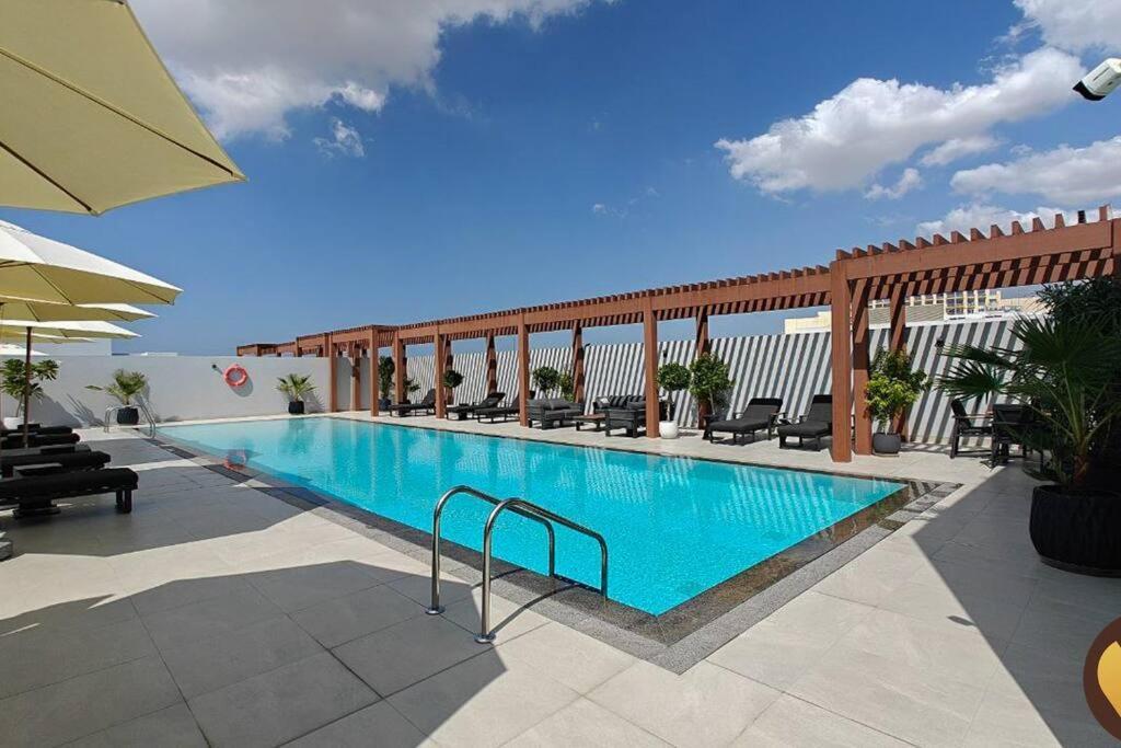 Vogue Luma22 Jvc 5 Mins Circle Mall & 12 Mins Emirates Mall Apartment Dubai