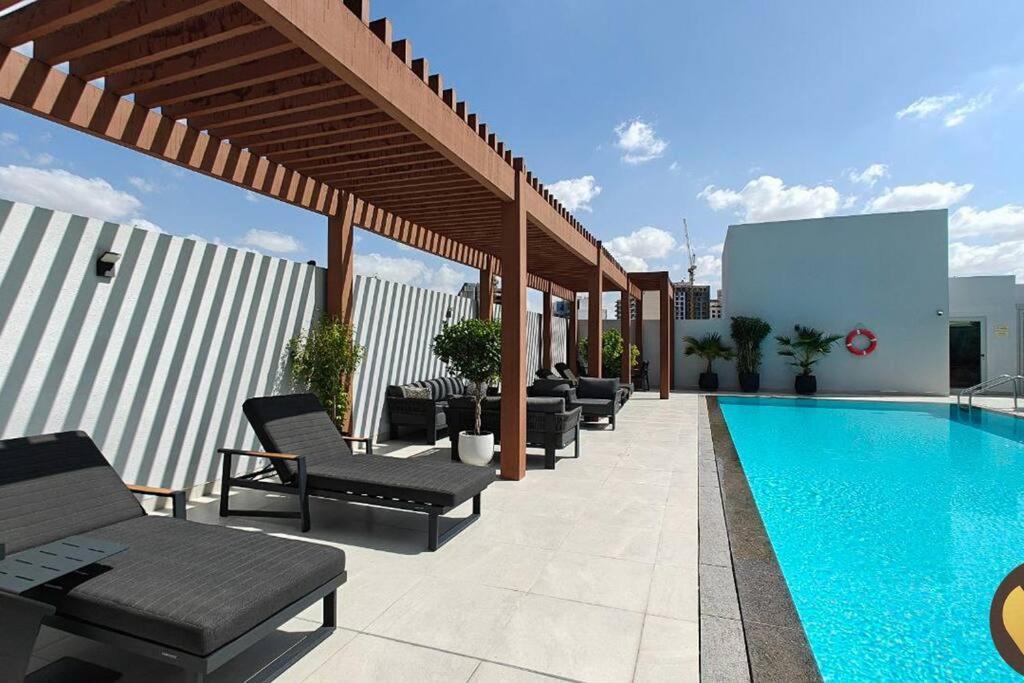 Vogue Luma22 Jvc 5 Mins Circle Mall & 12 Mins Emirates Mall Apartment Dubai