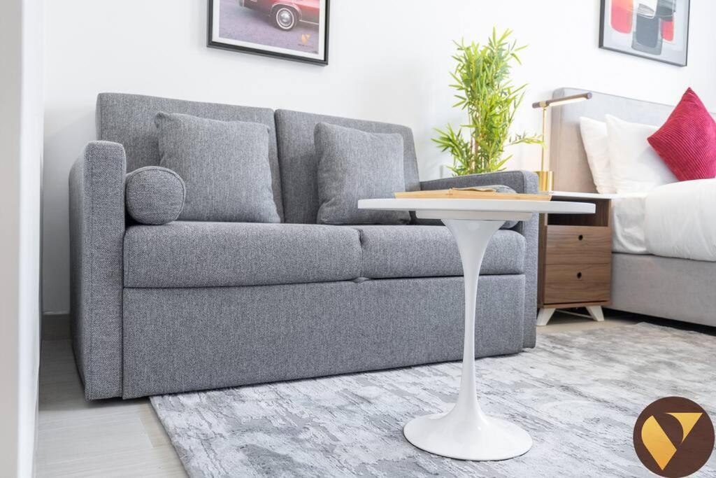 Apartment Vogue Luma22 Jvc 5 Mins Circle Mall & 12 Mins Emirates Mall Dubai