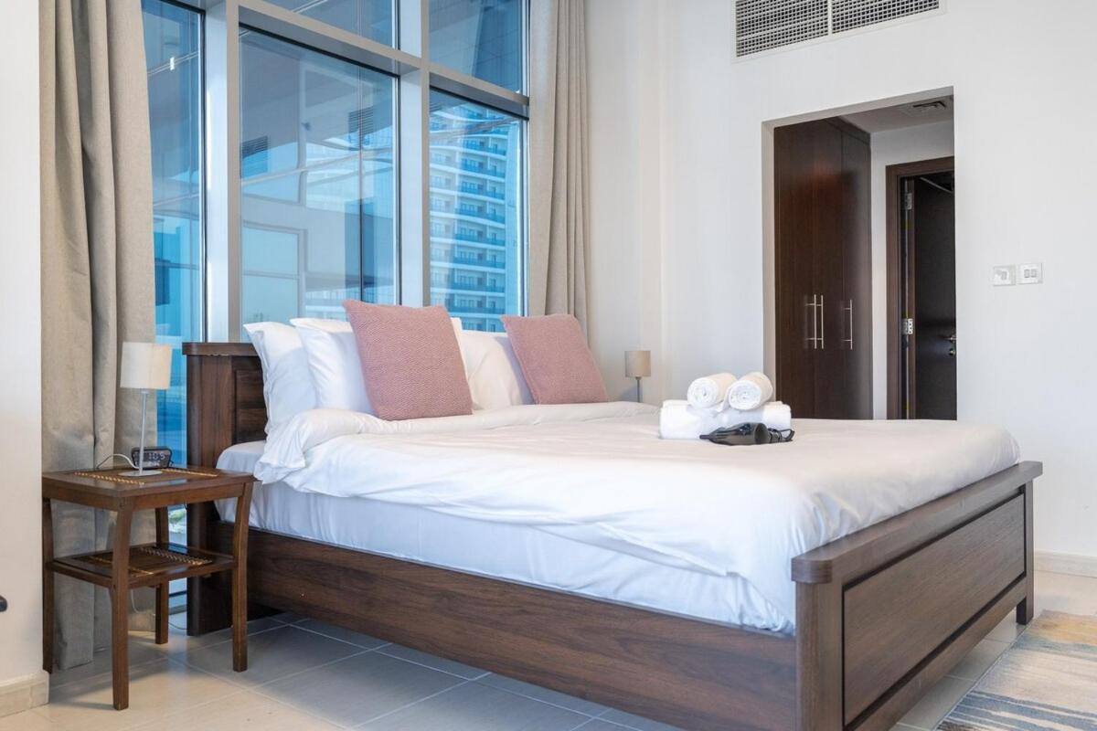 Awesome 1-bedroom Perfect For 4 In Business Bay