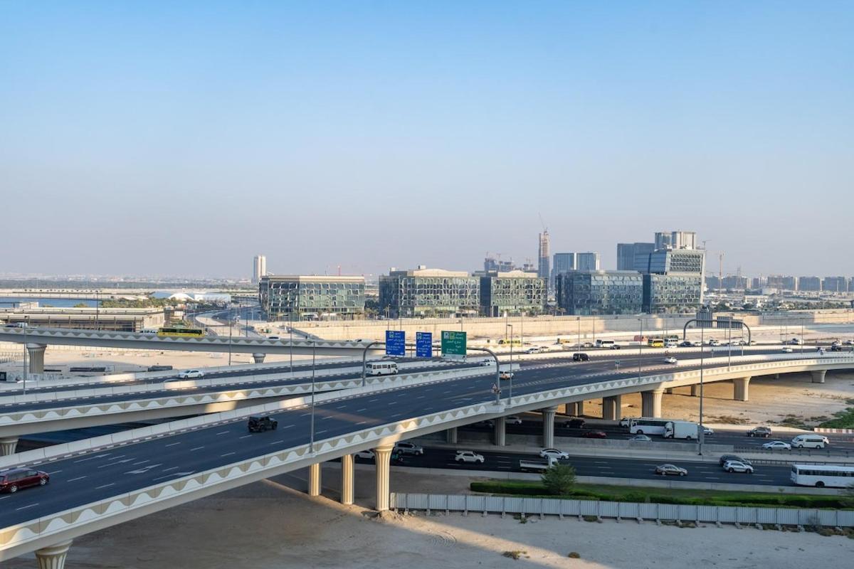 Awesome 1-bedroom Perfect For 4 In Business Bay Dubai