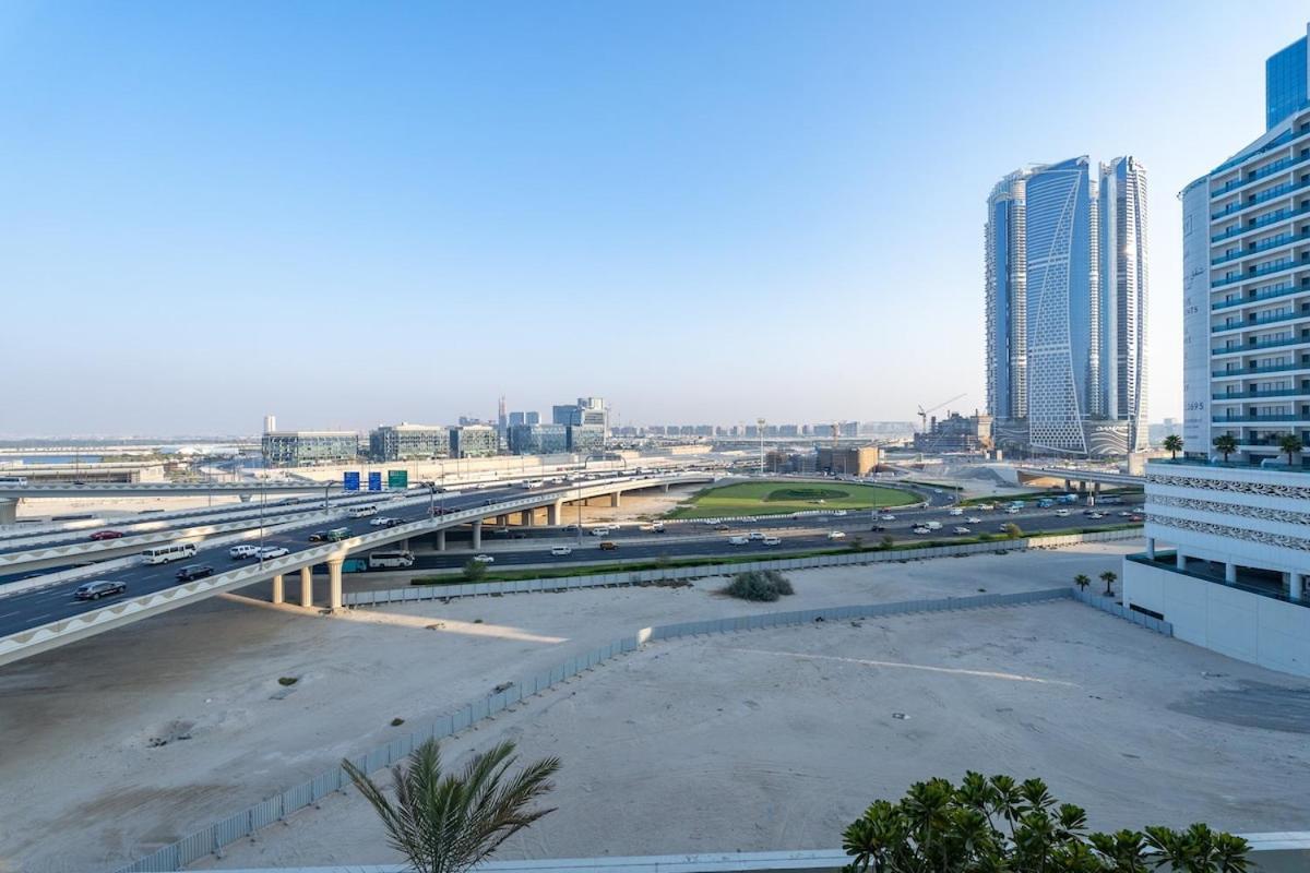 Awesome 1-bedroom Perfect For 4 In Business Bay