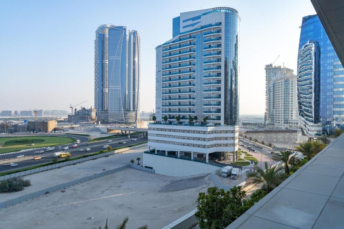 Awesome 1-bedroom Perfect For 4 In Business Bay Dubai