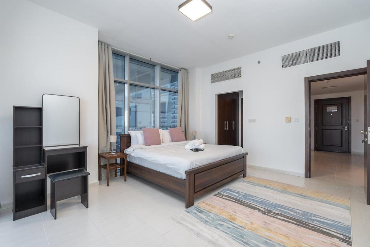 Awesome 1-bedroom Perfect For 4 In Business Bay