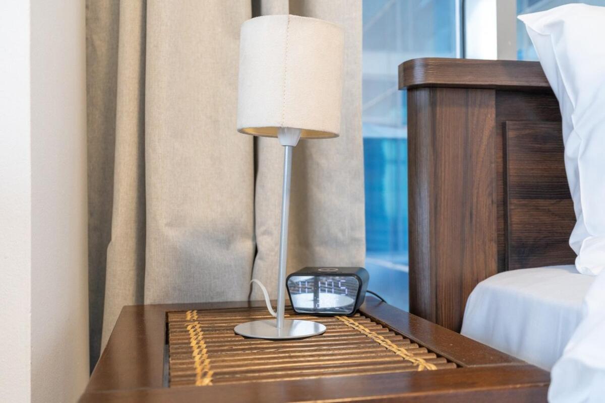 Awesome 1-bedroom Perfect For 4 In Business Bay Dubai