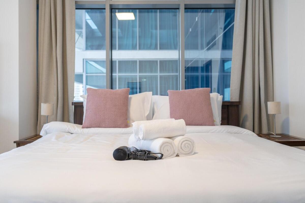 Awesome 1-bedroom Perfect For 4 In Business Bay * Dubai