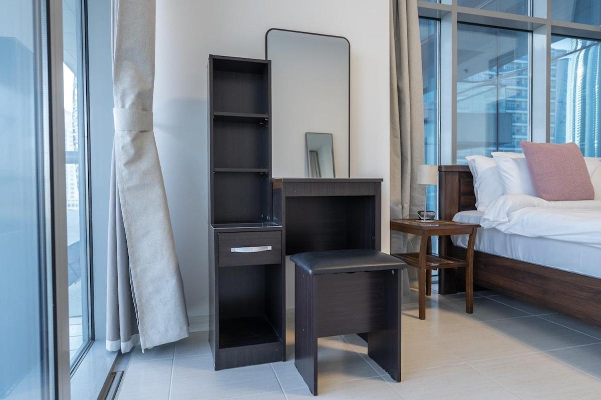 Awesome 1-bedroom Perfect For 4 In Business Bay