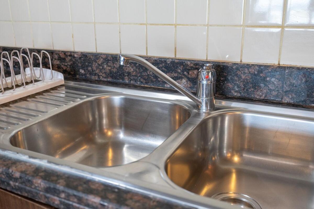 Awesome 1-bedroom Perfect For 4 In Business Bay *