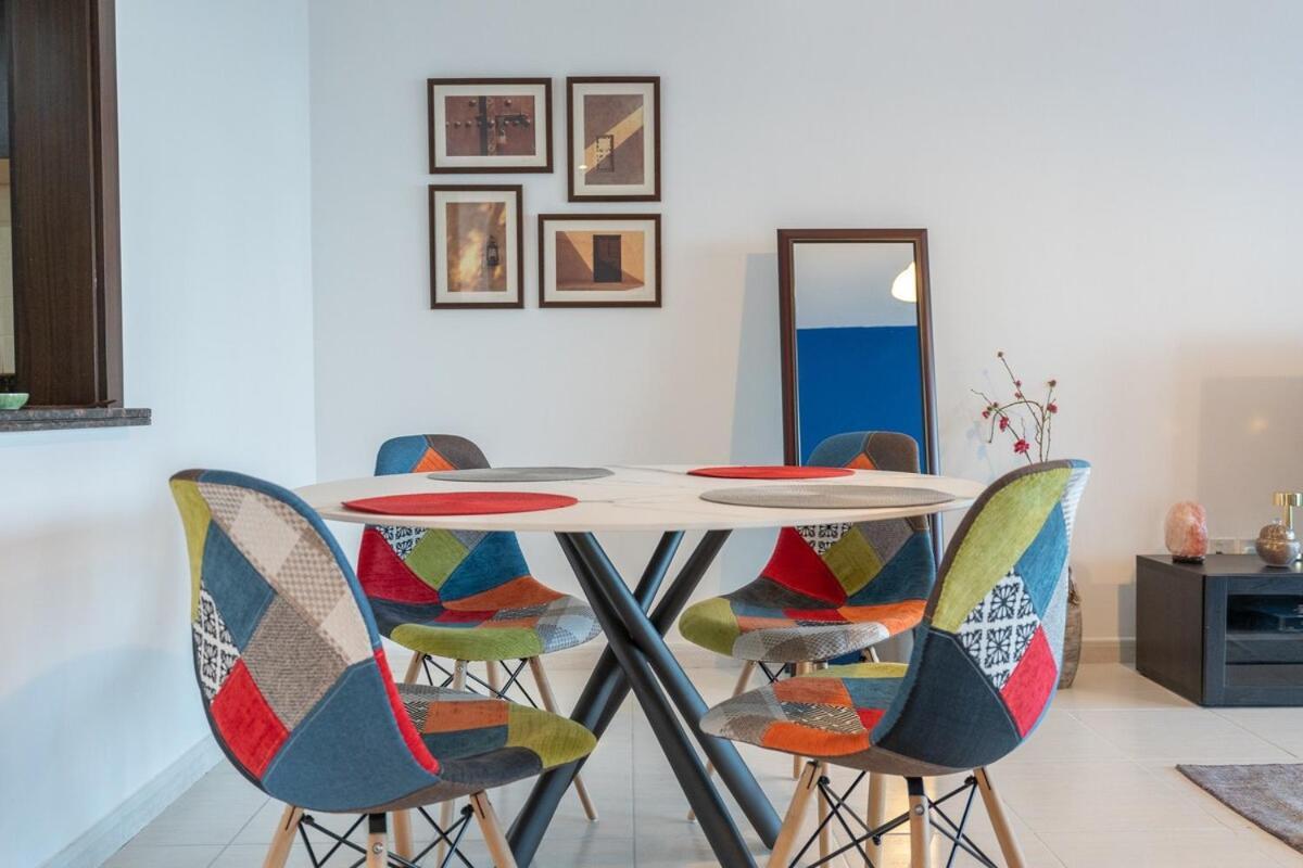 Awesome 1-bedroom Perfect For 4 In Business Bay Dubai