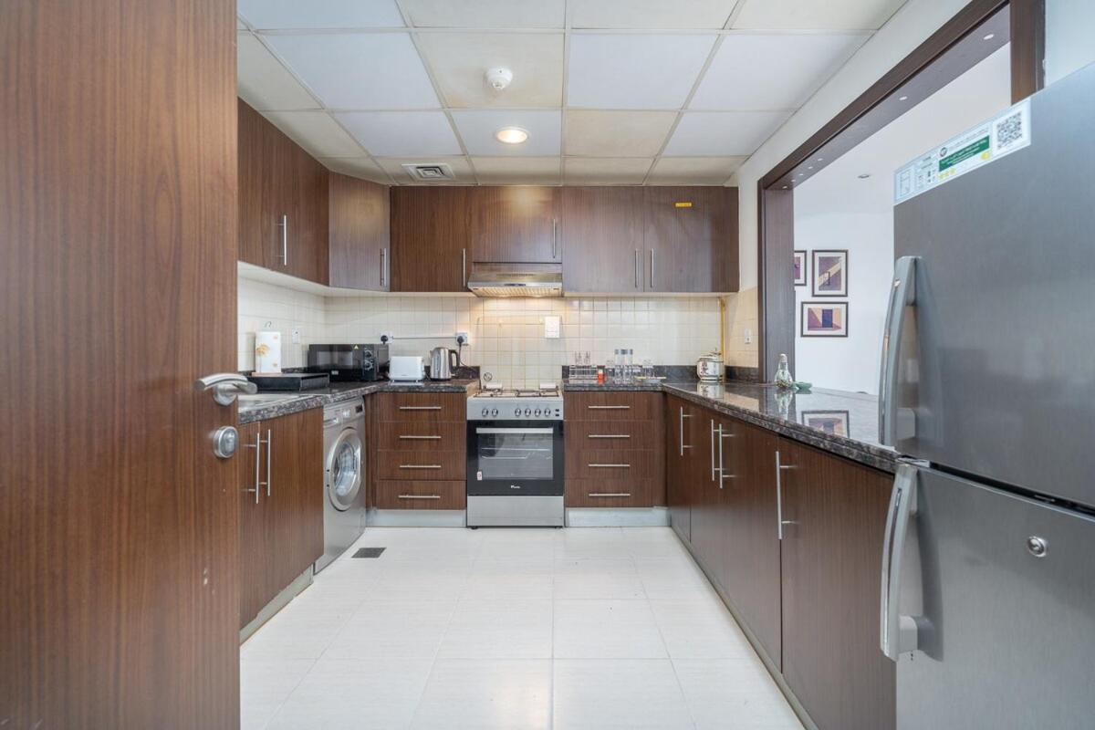 Awesome 1-bedroom Perfect For 4 In Business Bay Dubai