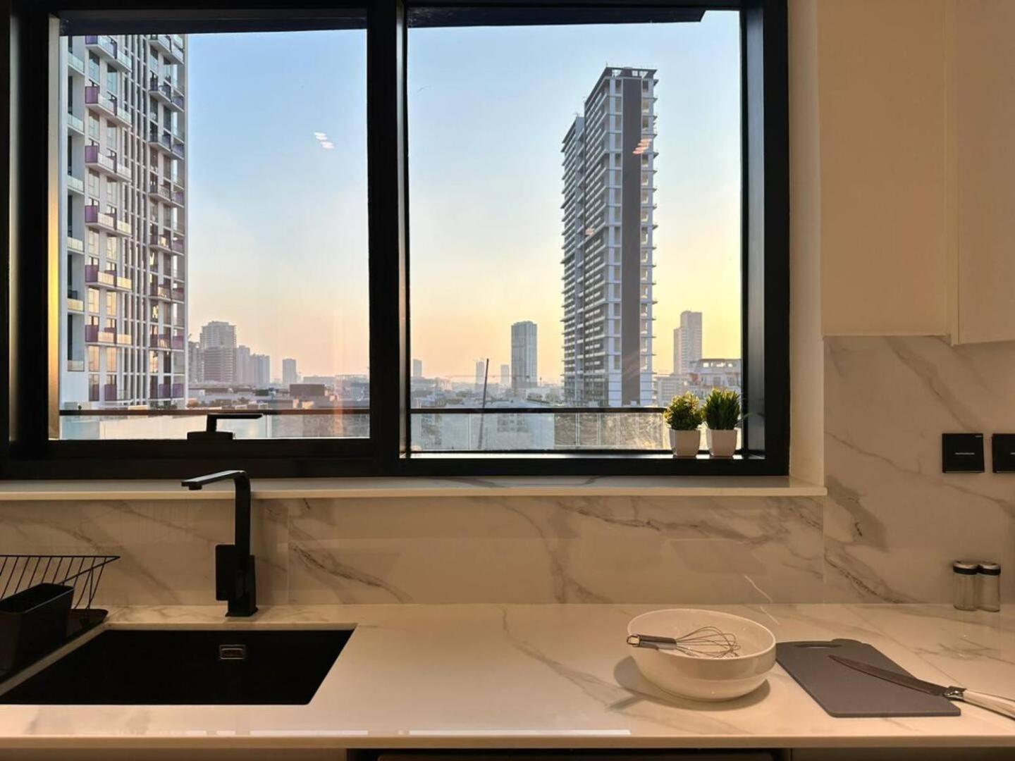 Roomy 1 Bedroom With Pool View Dubai