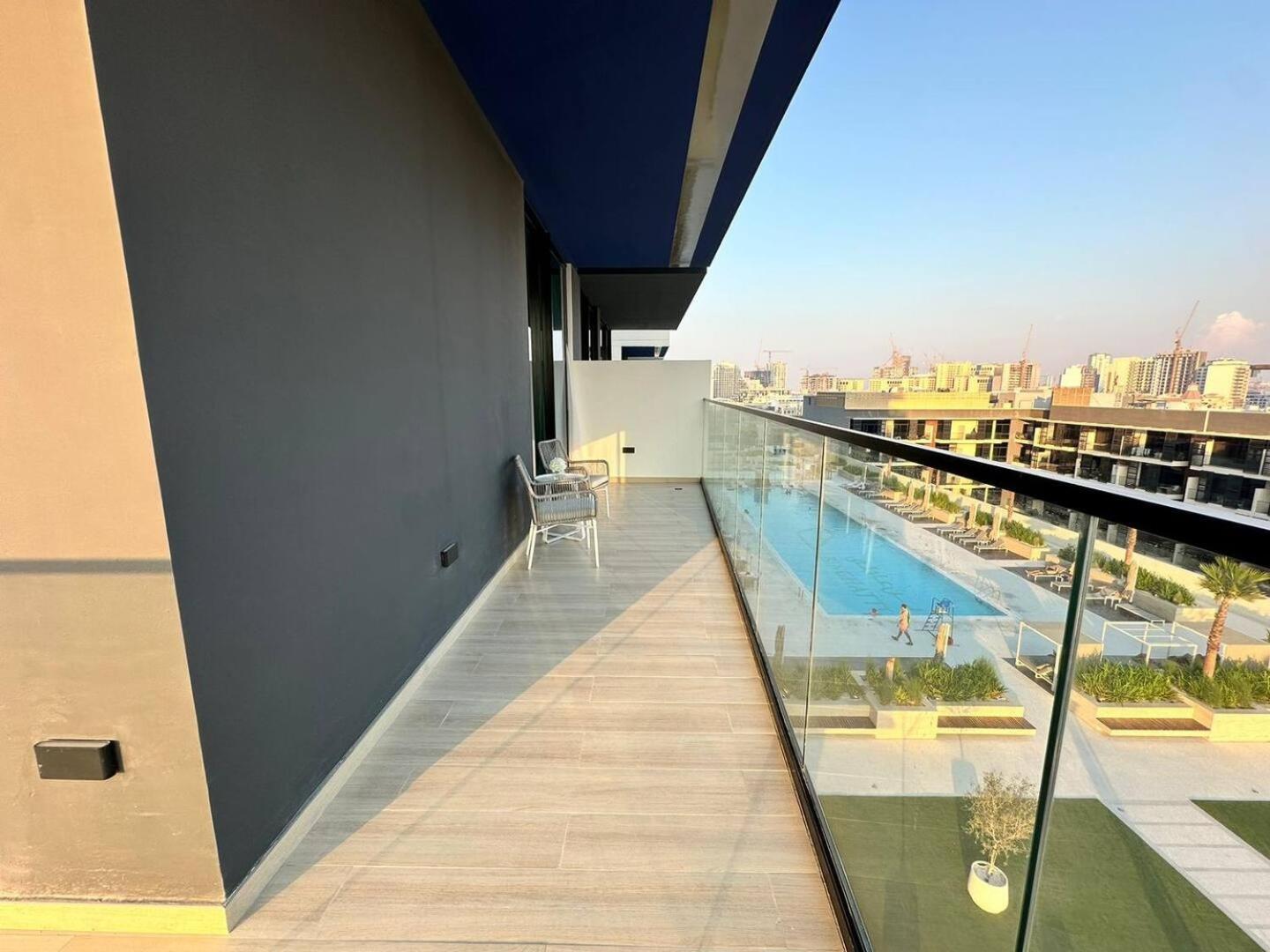 Apartment Roomy 1 Bedroom With Pool View *