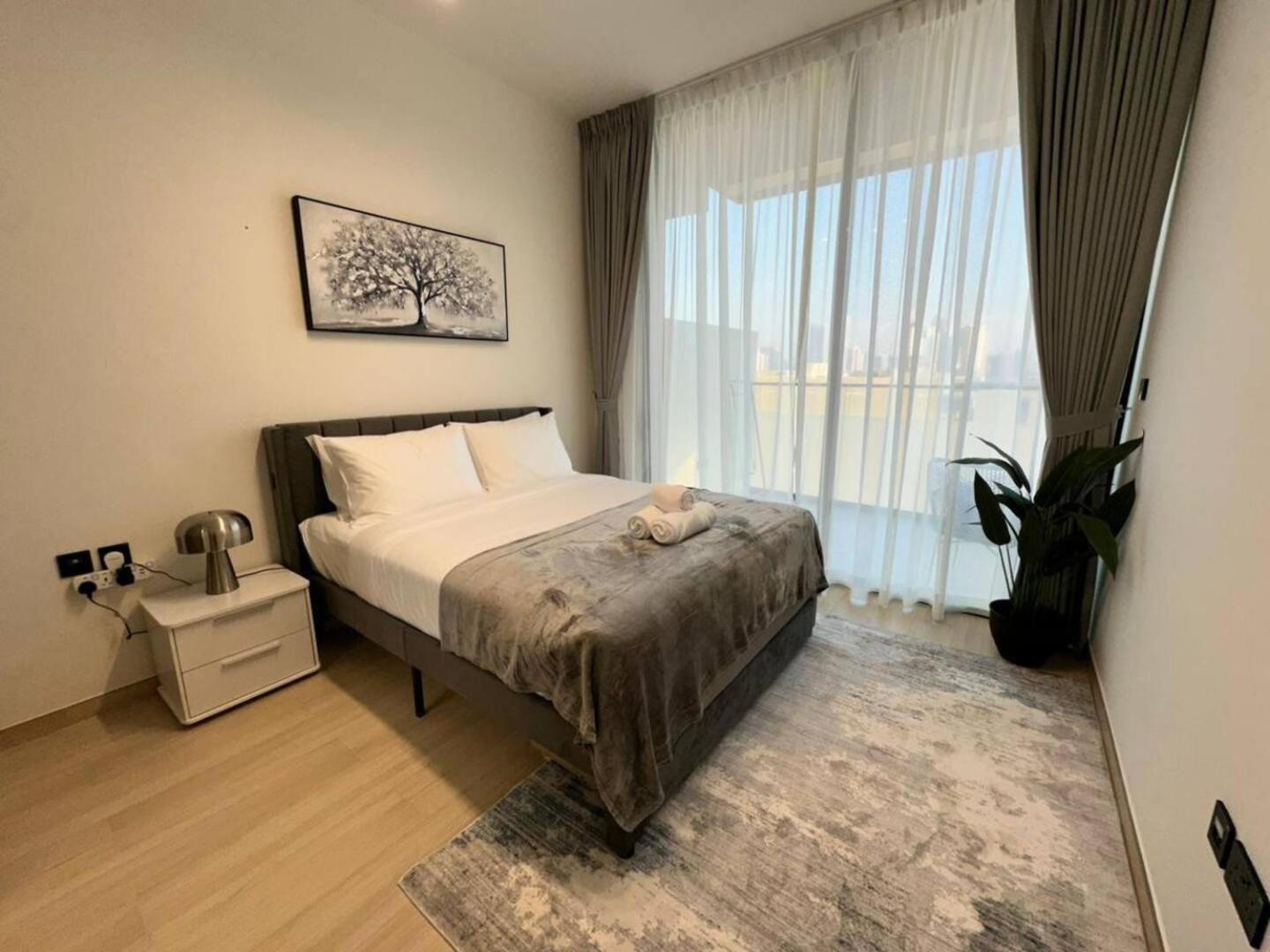 Roomy 1 Bedroom With Pool View * Dubai