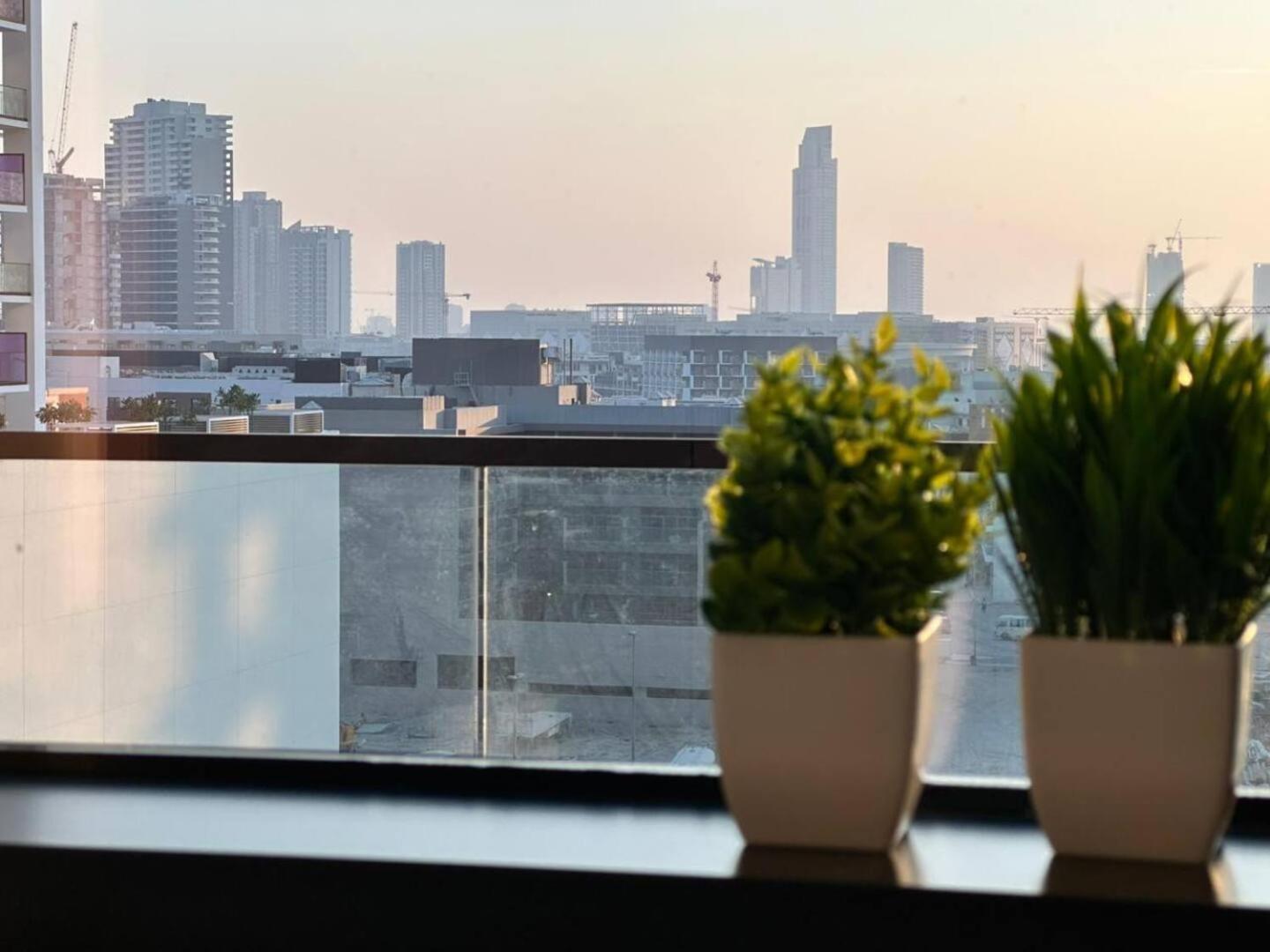 Roomy 1 Bedroom With Pool View Apartment Dubai