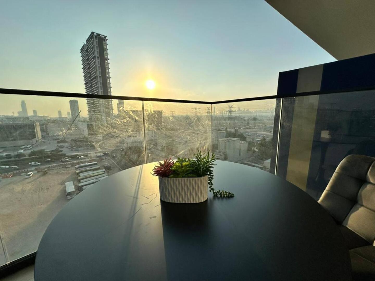 Apartment Roomy 1 Bedroom With Pool View Dubai