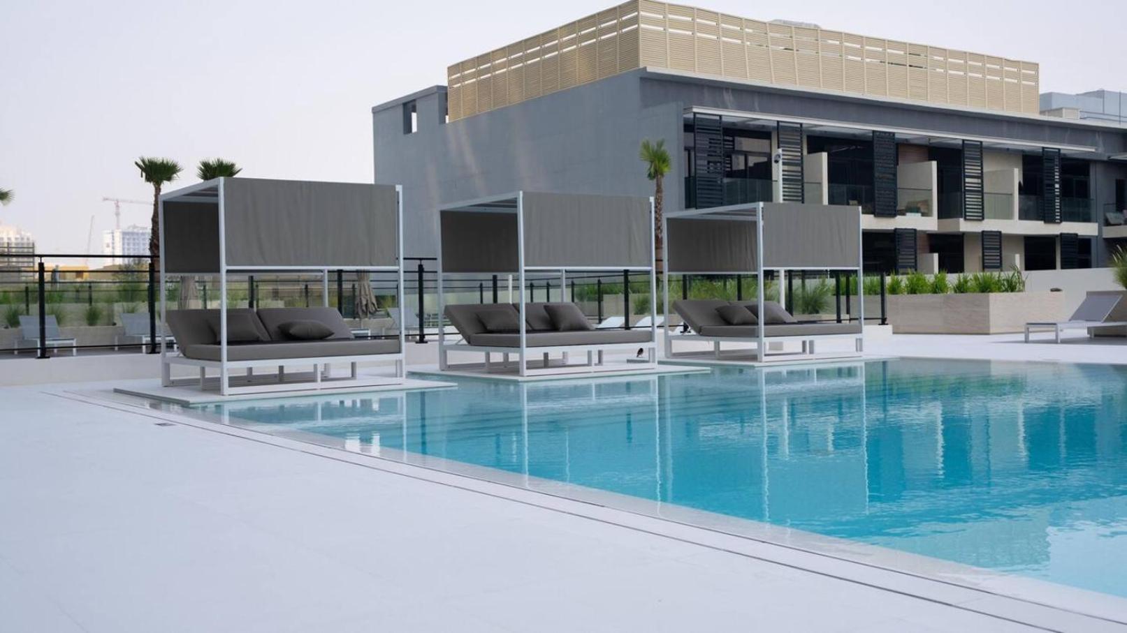 Roomy 1 Bedroom With Pool View Dubai