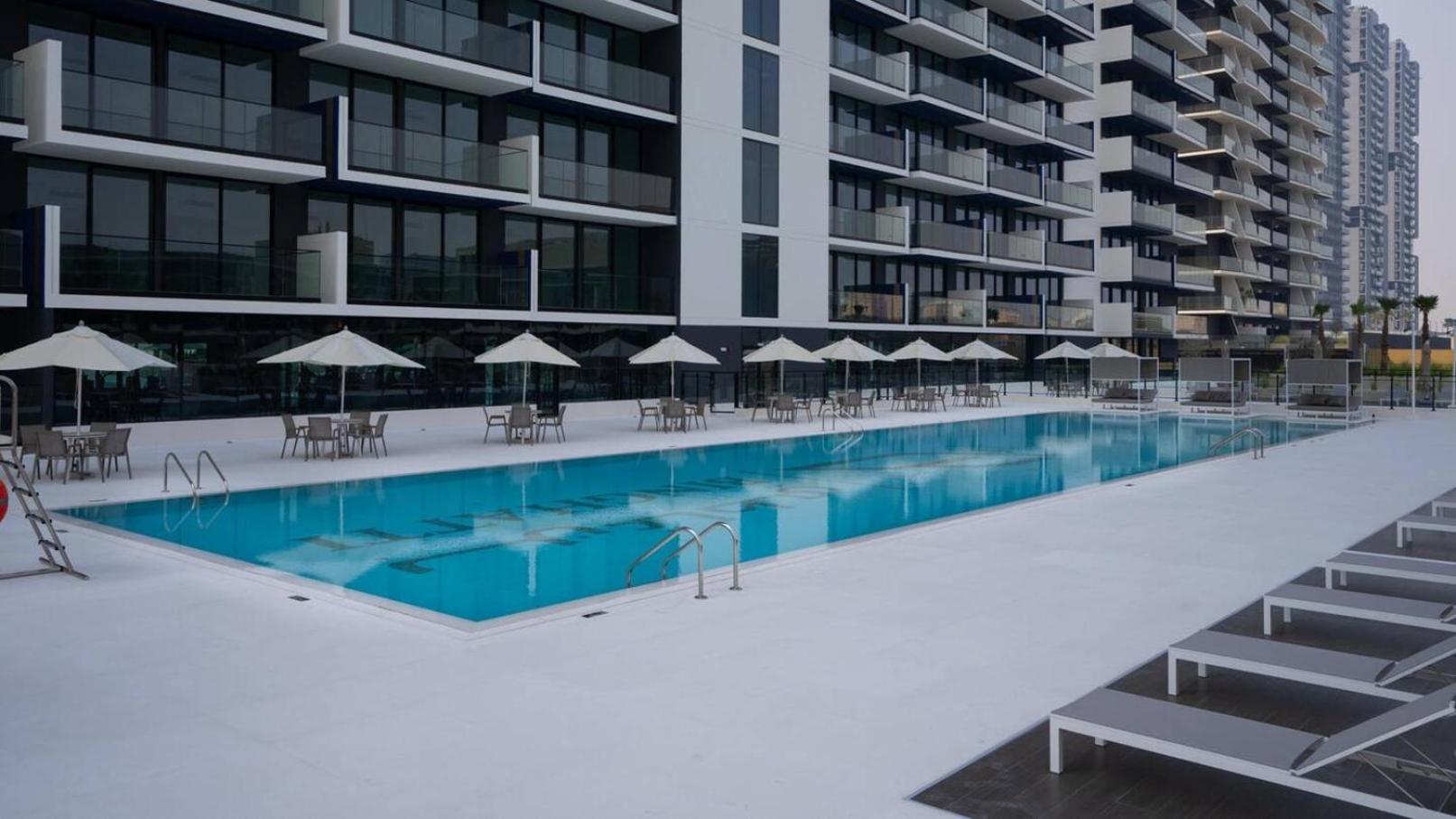 Roomy 1 Bedroom With Pool View * Dubai