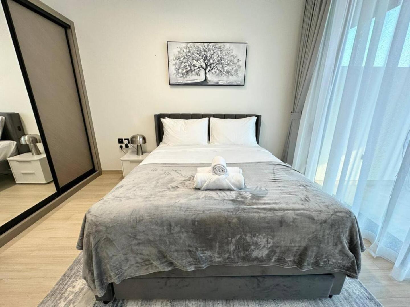 Roomy 1 Bedroom With Pool View Dubai