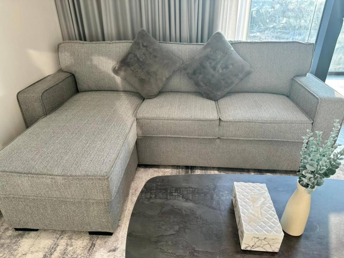 Roomy 1 Bedroom With Pool View Apartment