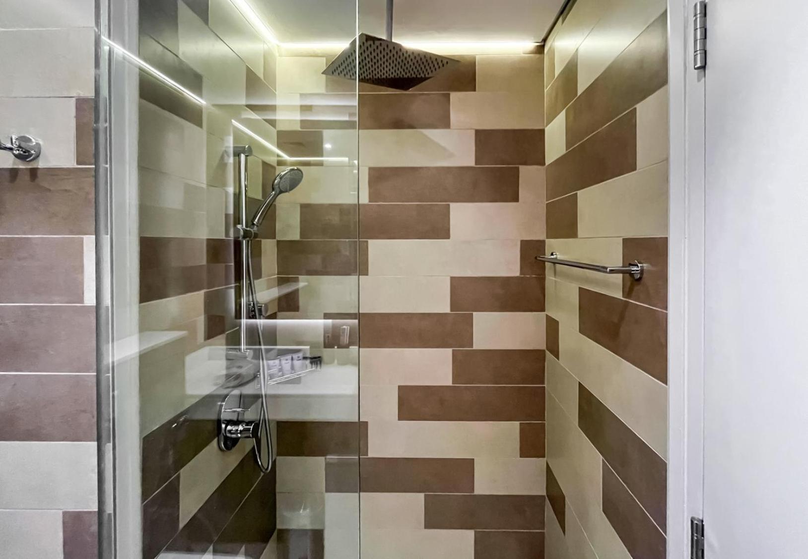 Livbnb-upgraded Urbanchic 1br With Balcony Dubai