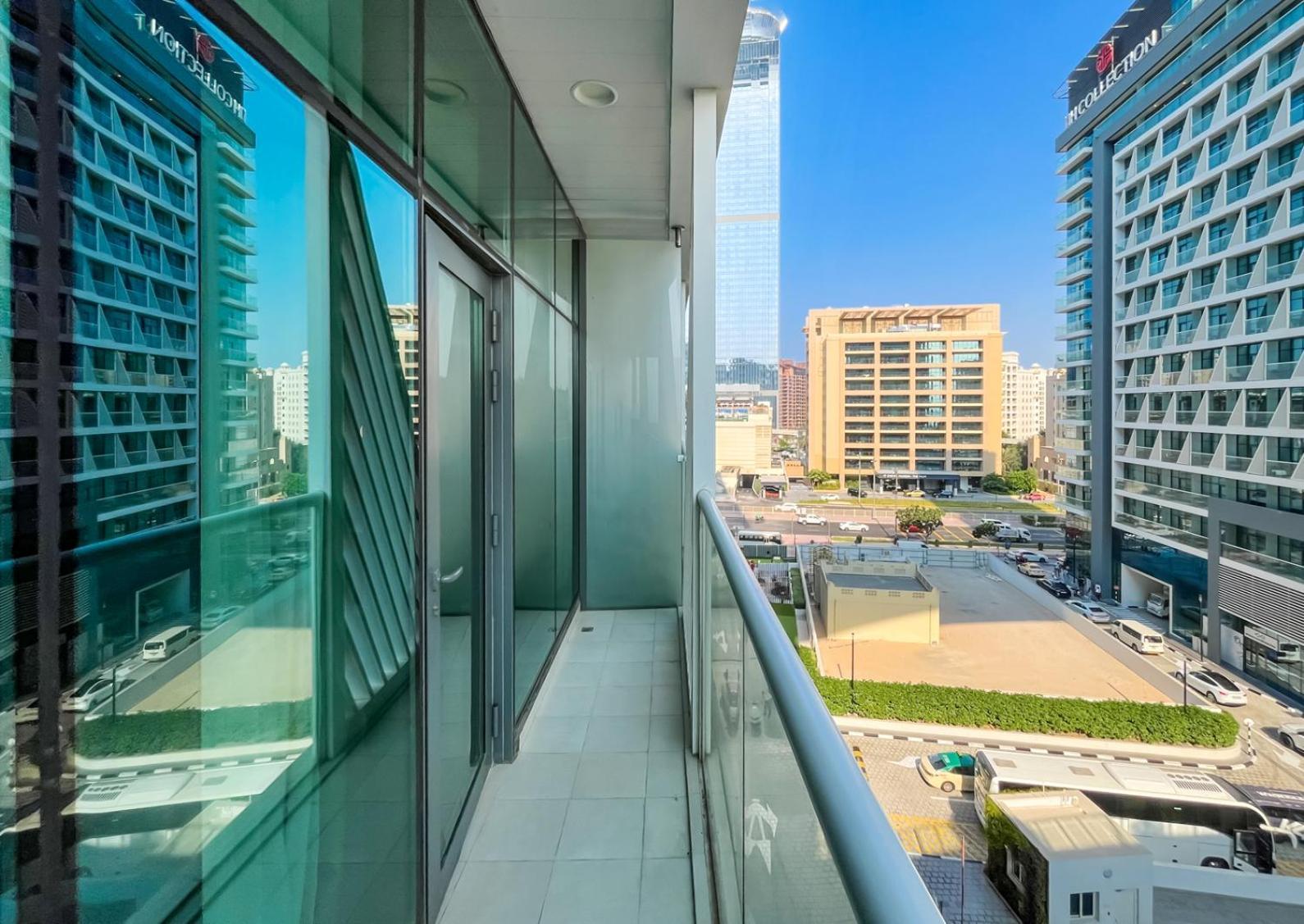 Livbnb-upgraded Urbanchic 1br With Balcony Apartment
