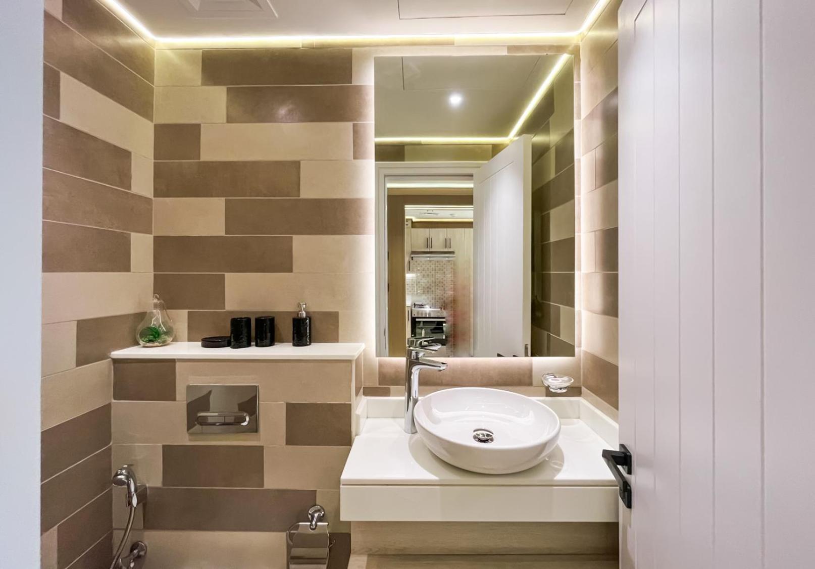 Livbnb-upgraded Urbanchic 1br With Balcony Apartment Dubai