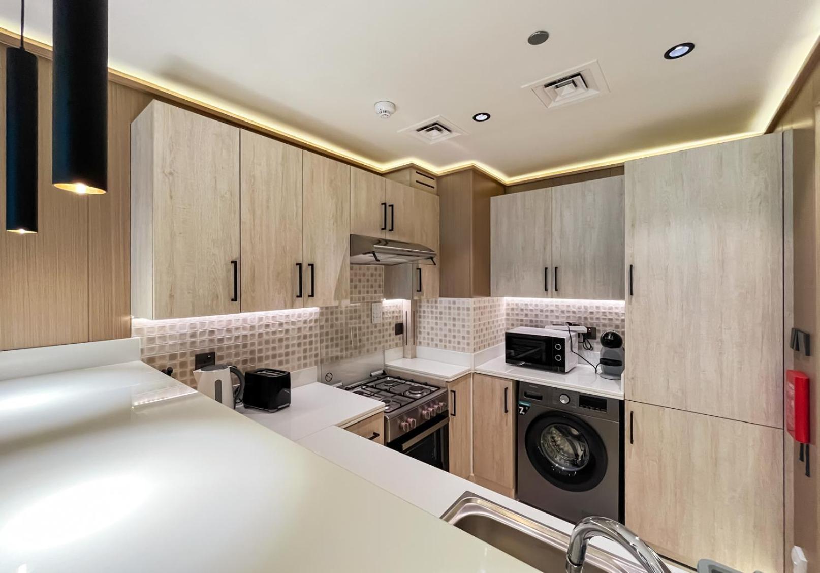 Livbnb-upgraded Urbanchic 1br With Balcony Apartment *