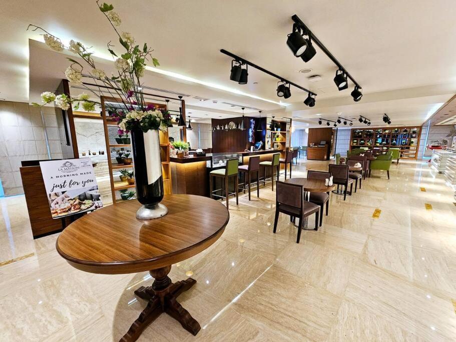 Sunrise Homes - Modern Beside Canal Apartment Dubai