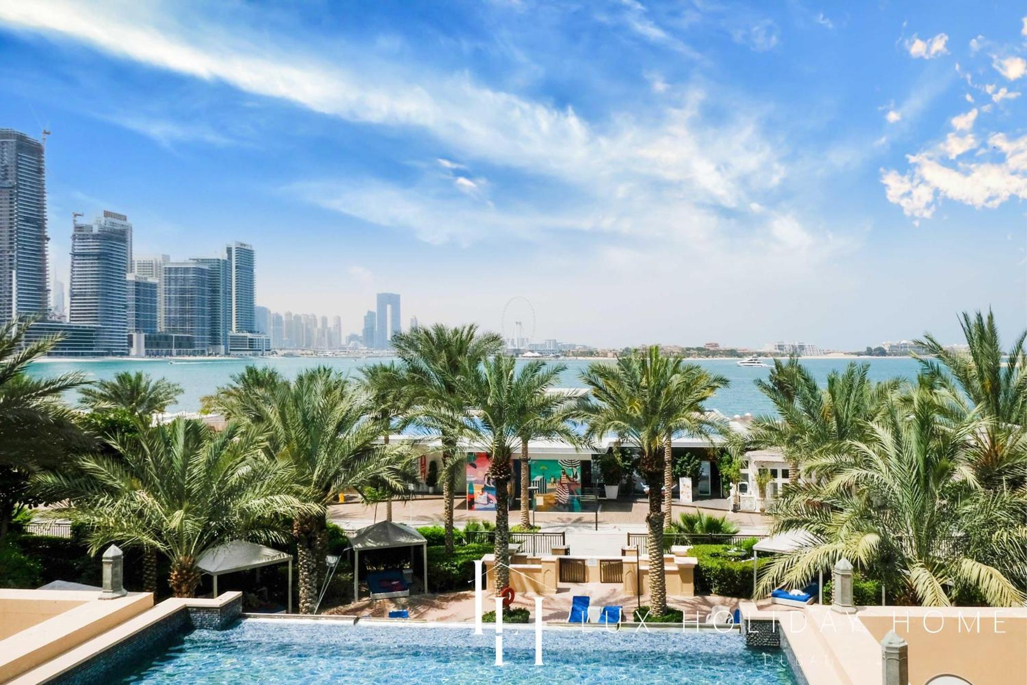 Lux The Elegant Fairmont Palm Apartment