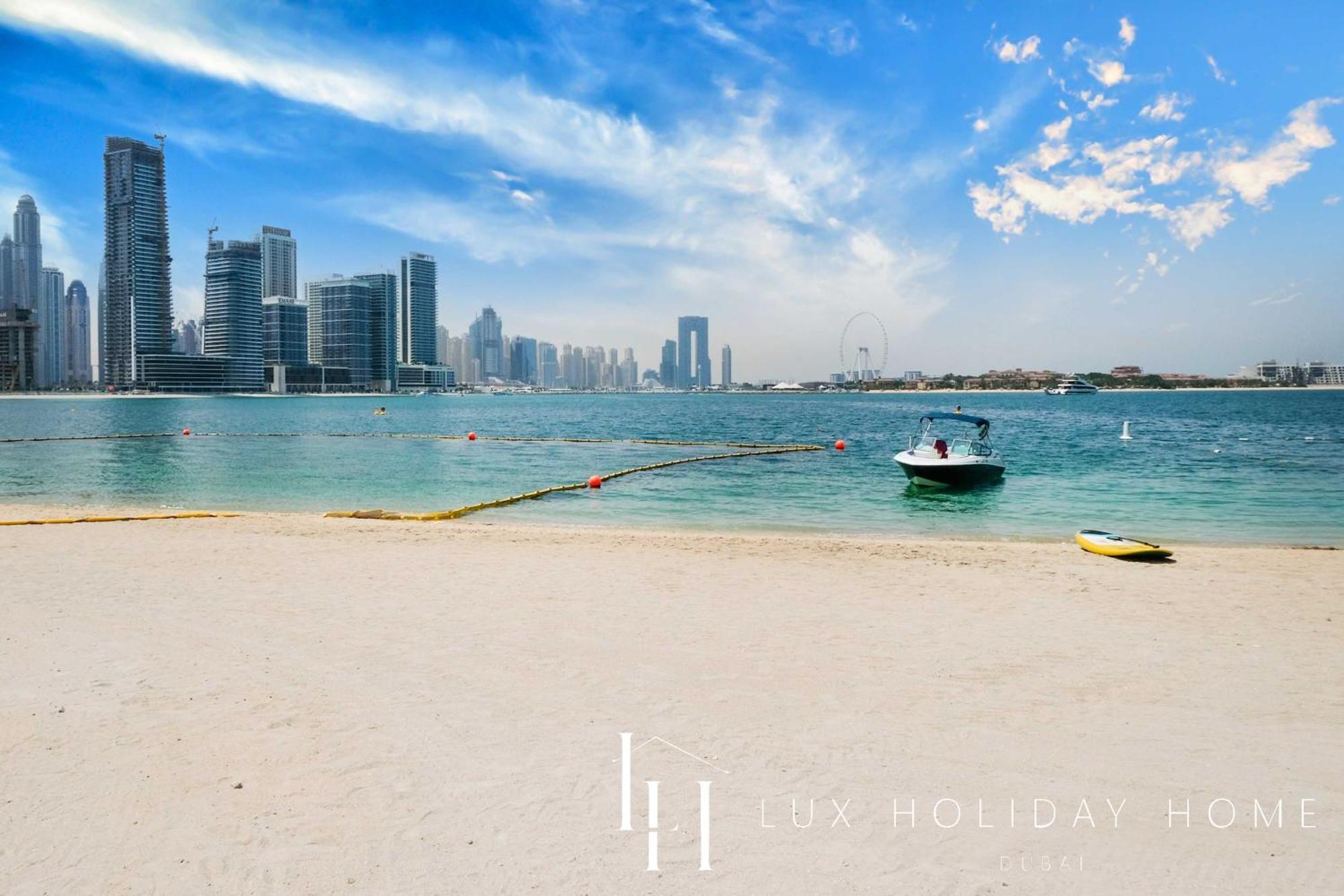 Lux The Elegant Fairmont Palm Apartment