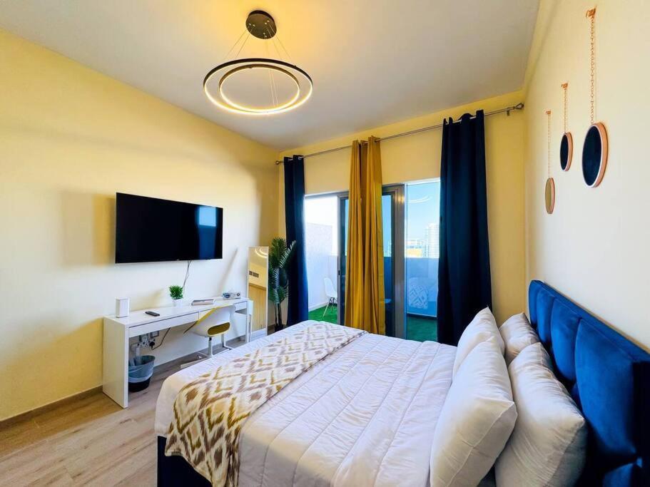 Cozy In Azizi Aura - * Dubai
