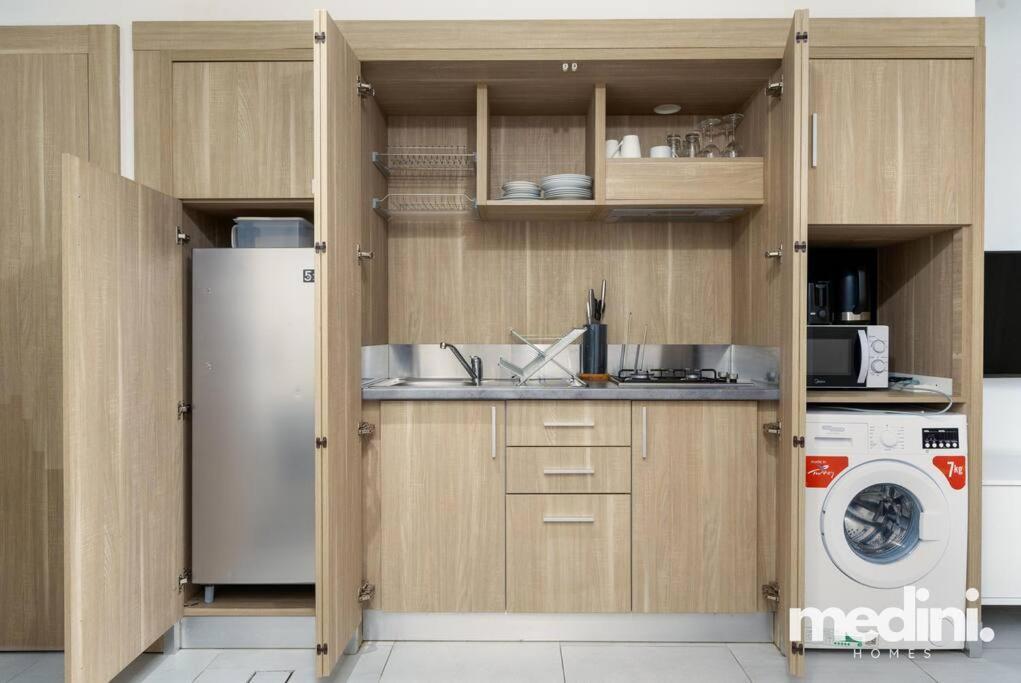 Large In Jvc - Apartment