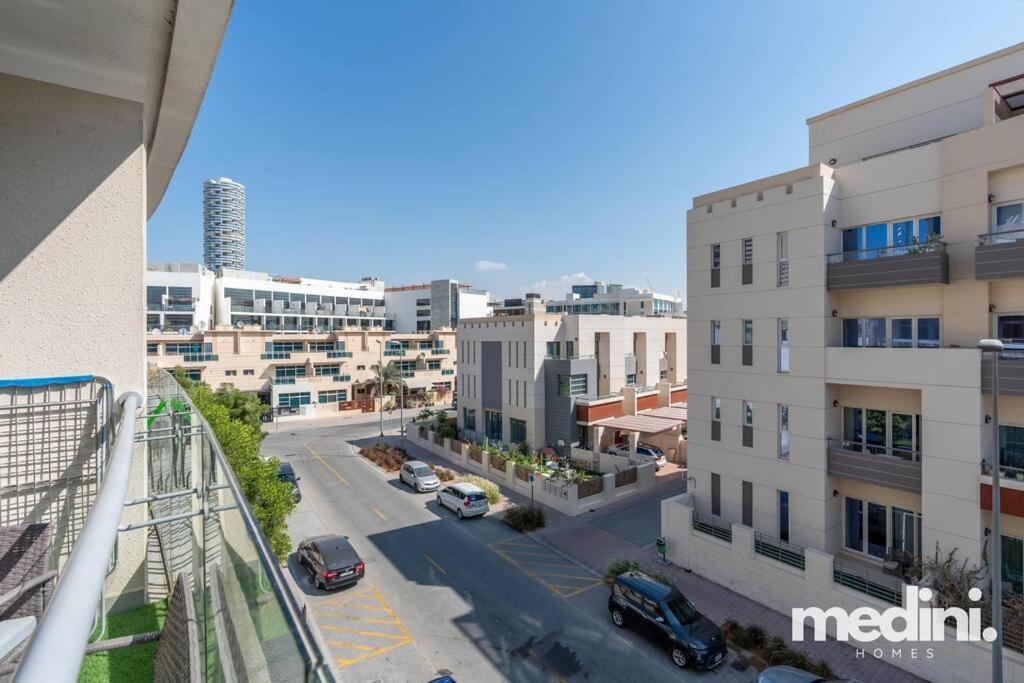 Large In Jvc - Apartment