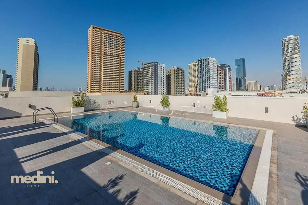 Large In Jvc - * Dubai