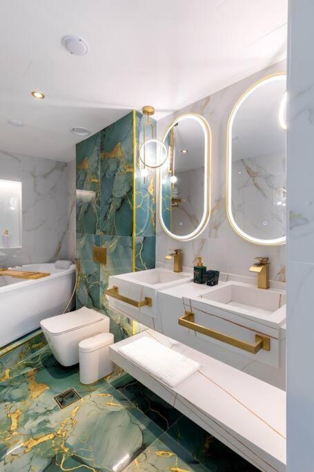 Lux X 22 Apartment