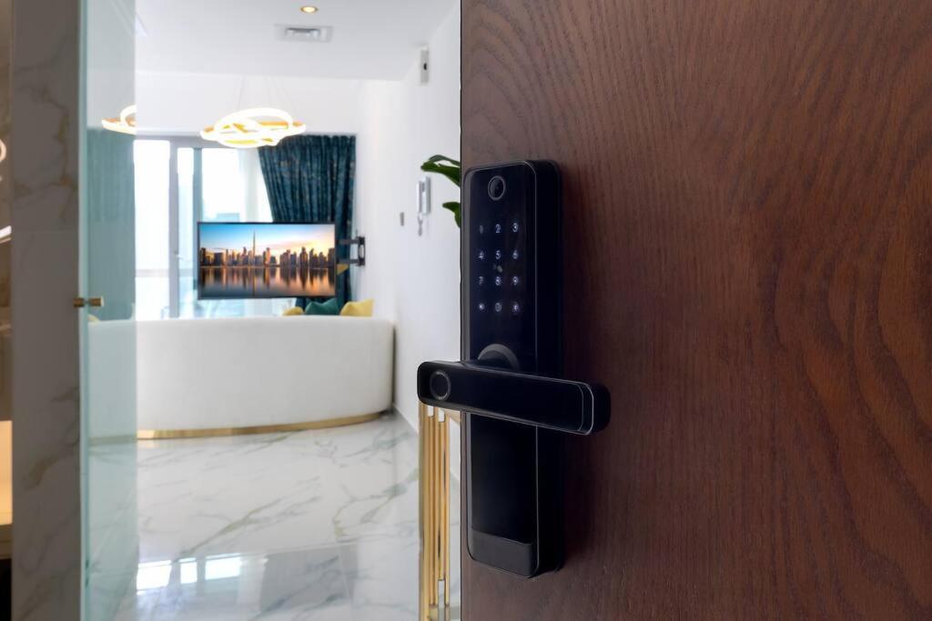 Lux X 22 Apartment Dubai