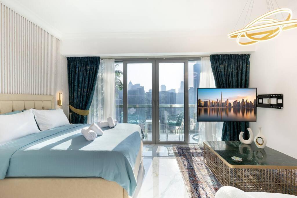 Lux X 22 * Dubai