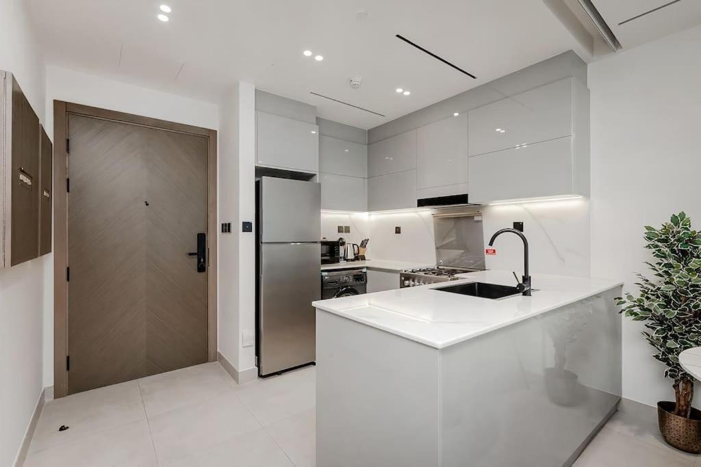 Apartment 1bdr Yacht View Binghatti Canal