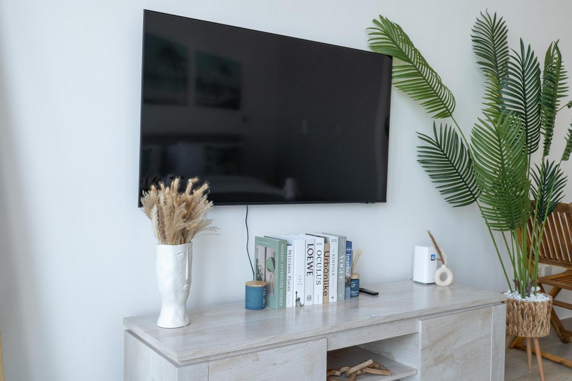 Bright And Stylish In Jvc With Skyline View Apartment