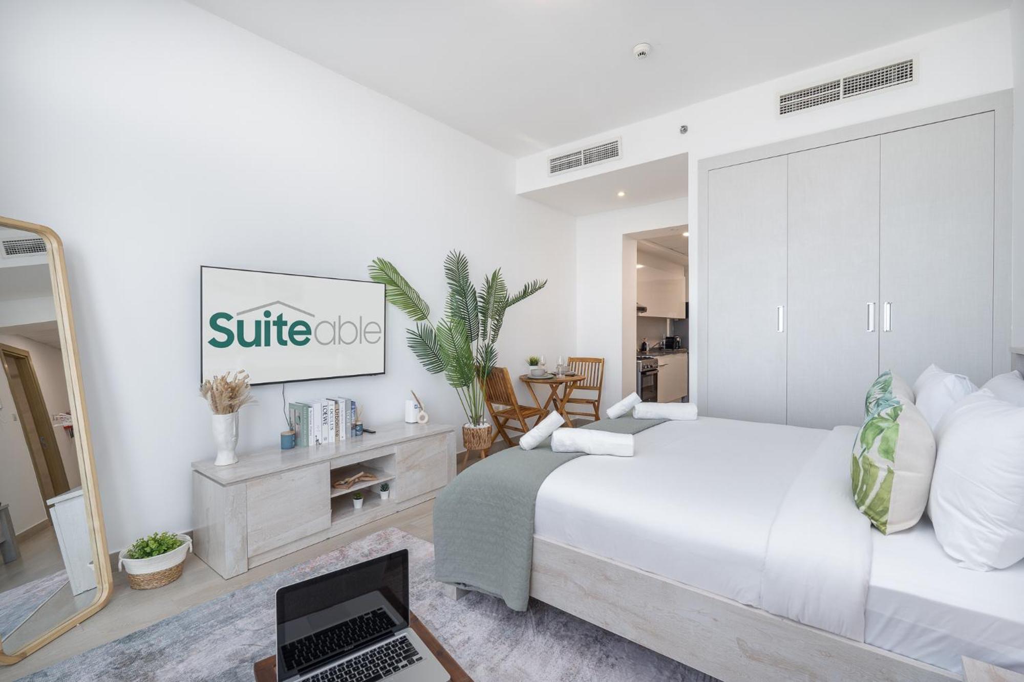 Apartment Bright And Stylish In Jvc With Skyline View