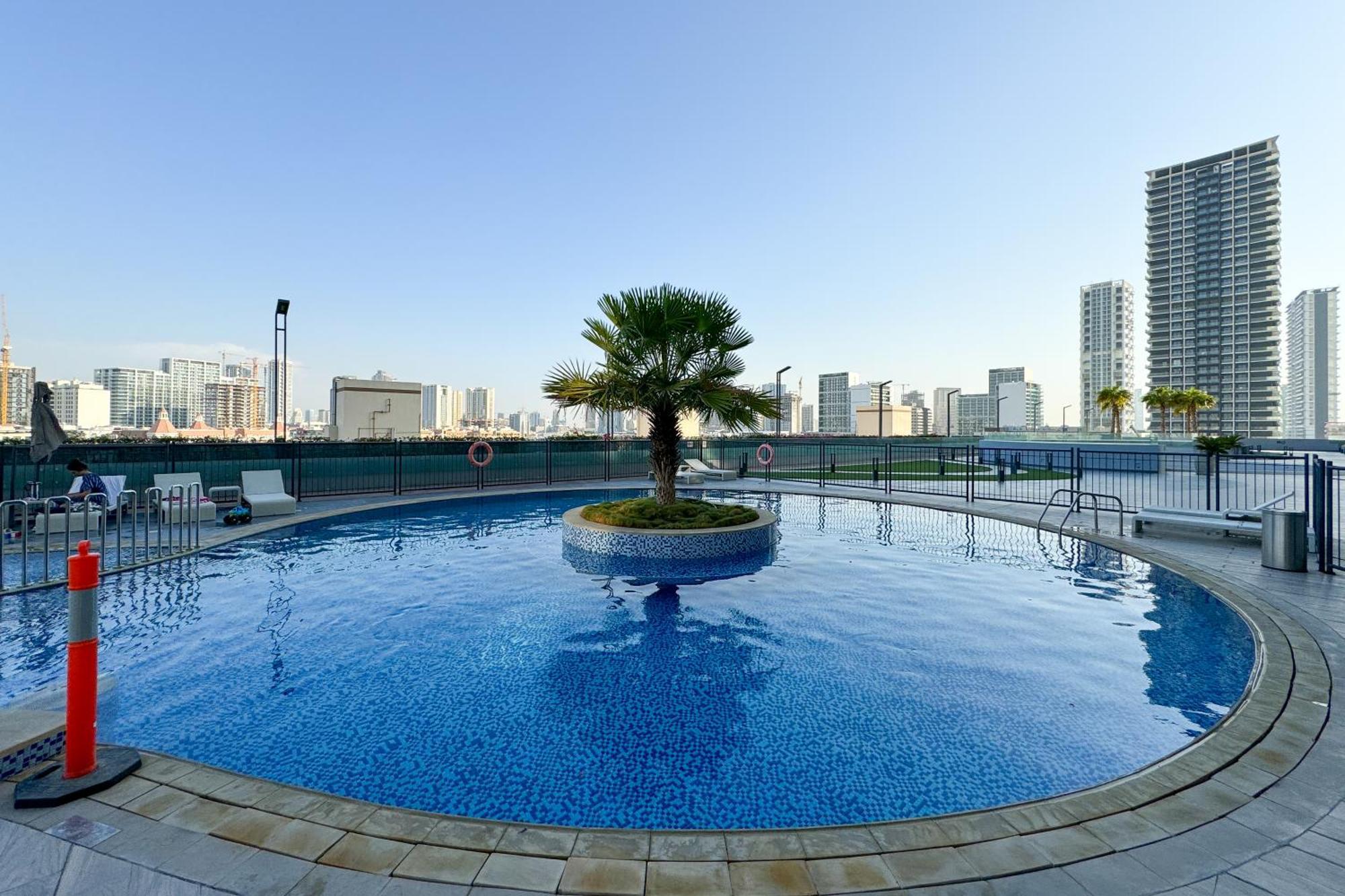 Apartment Bright And Stylish In Jvc With Skyline View *