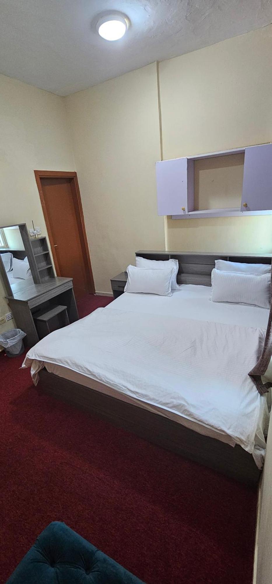 Homestay Benitah Partitions And Family Dubai
